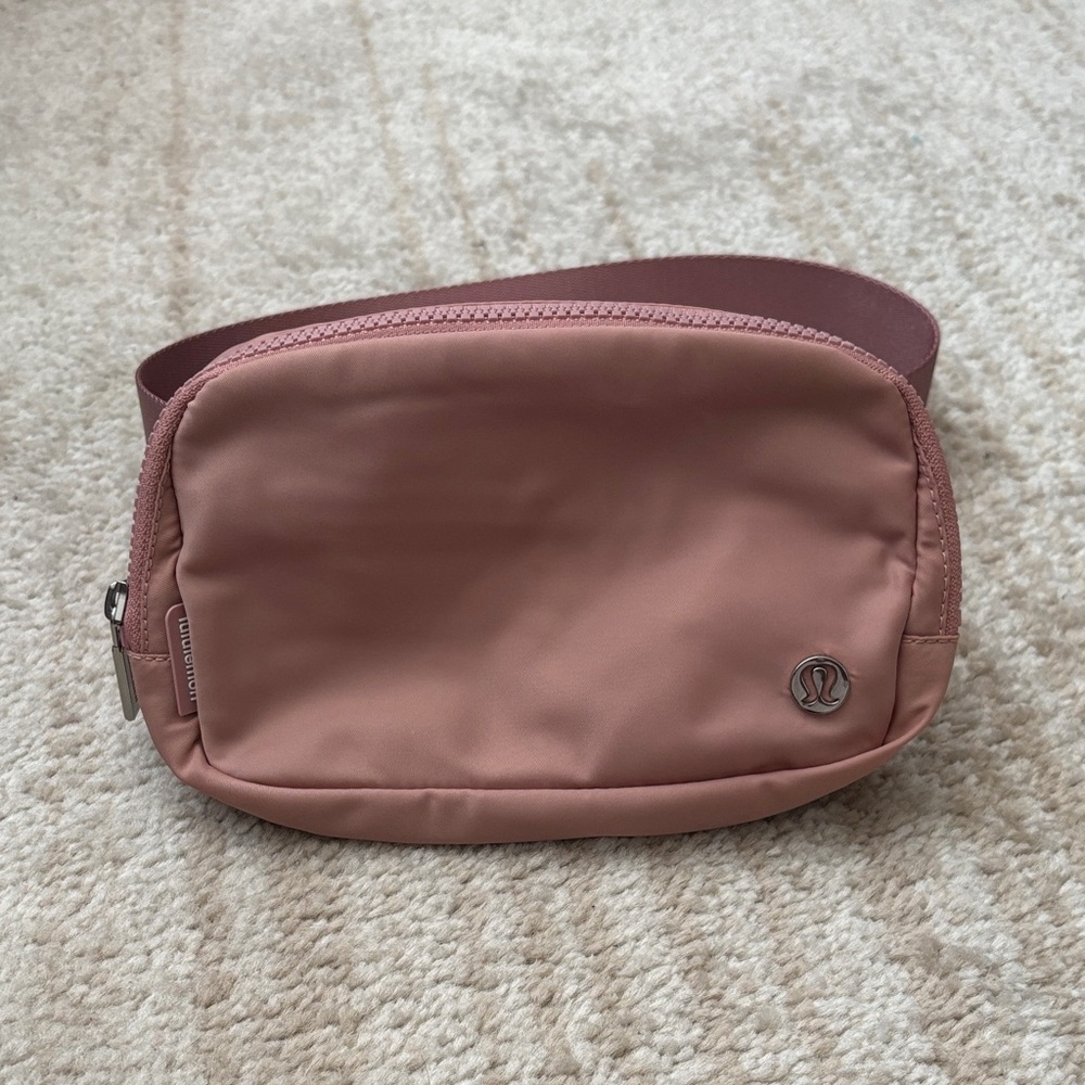 NWOT Lululemon Athletica Rose Belt Bag 1L